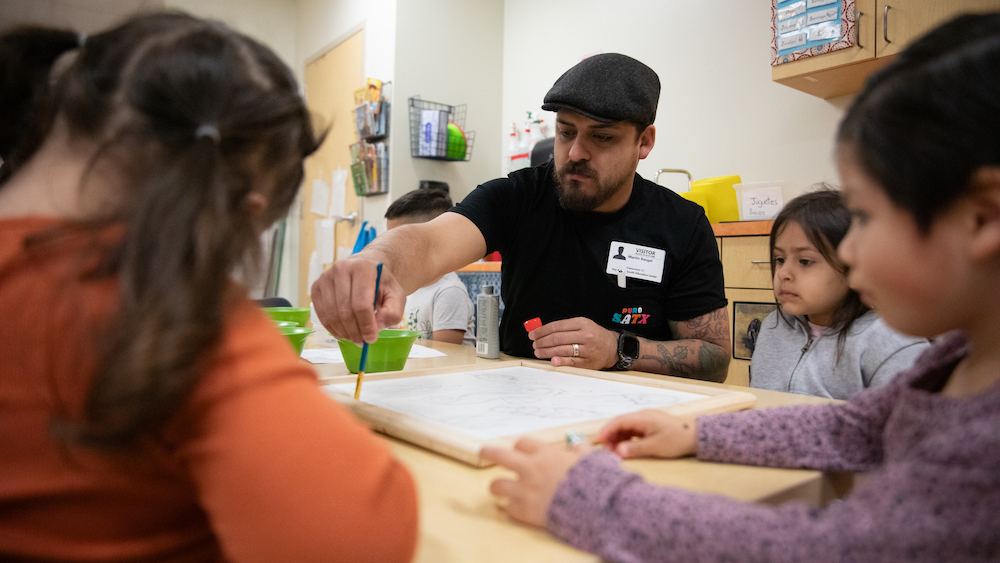 Local artist works with students for Gracias